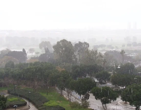 Orages d'été en Israël : un risque d'inondations en raison d'un 'Super El Niño' exceptionnel.