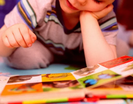 Parents Éberlués par les Livres Illustrés AI de Mamies Boomers pour Enfants