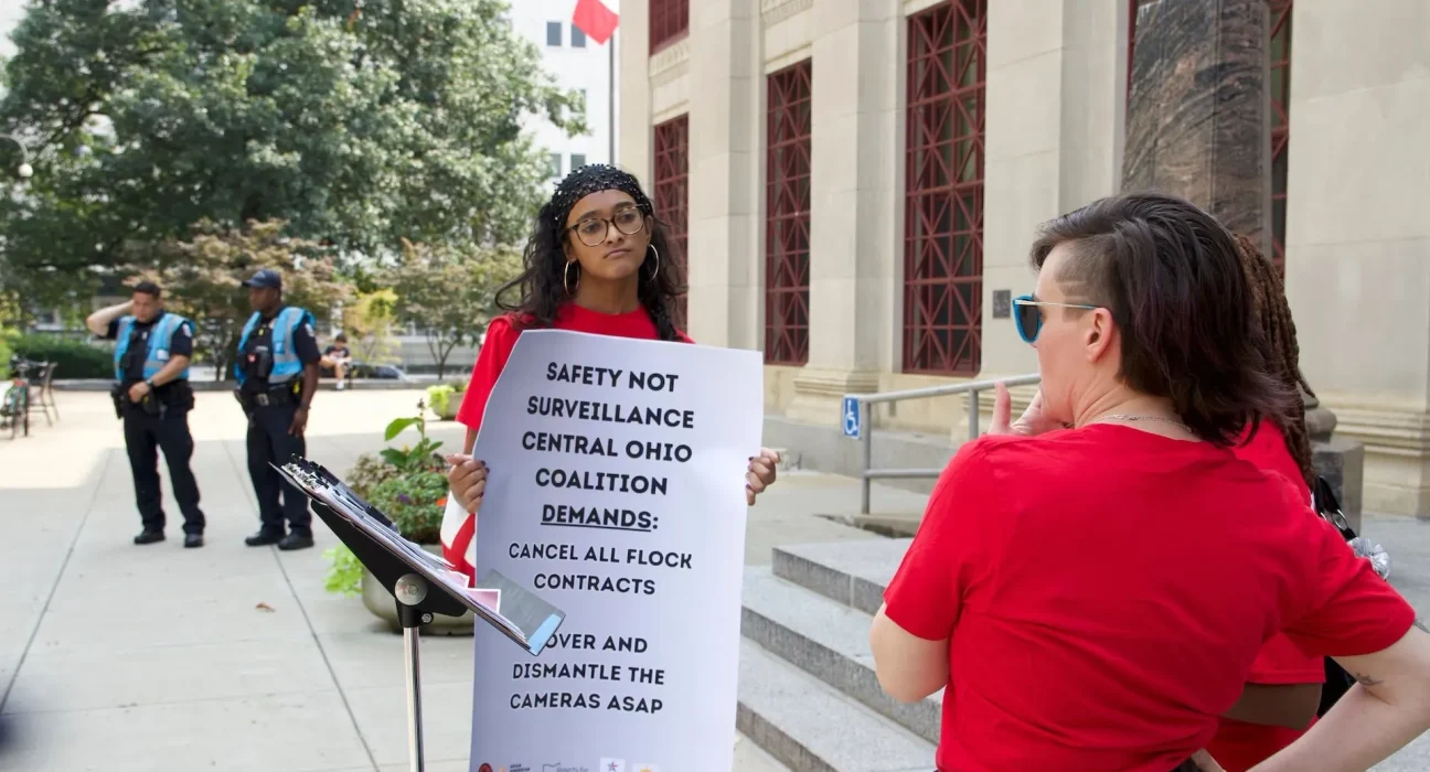Réunion à la mairie d'Ohio : débat sur les caméras Flock face à la mobilisation des manifestants.