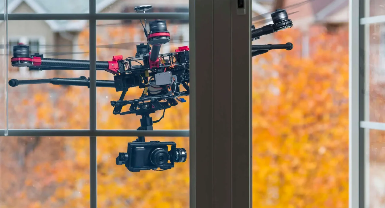 Surveillance aérienne : la police de Pennsylvanie sollicite l'aide du FBI et de la FAA après des vols de drones près des fenêtres