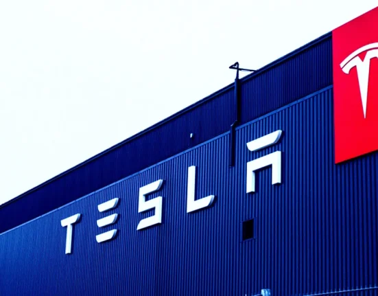 Un Lanceur d'Alerte de Tesla Révèle des Lacunes de Sécurité Extrêmes dans le Développement de la Conduite Autonome