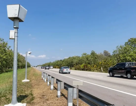 Un agent de Rhode Island alerte sur les recherches de plaques d'immatriculation Flock, révélant une lacune dans la surveillance policière.