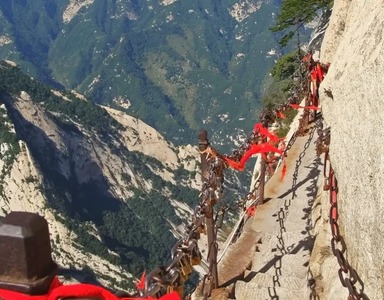 Une étude révèle que le sang a préservé l'art cliff de Huashan en Chine pendant 2 000 ans