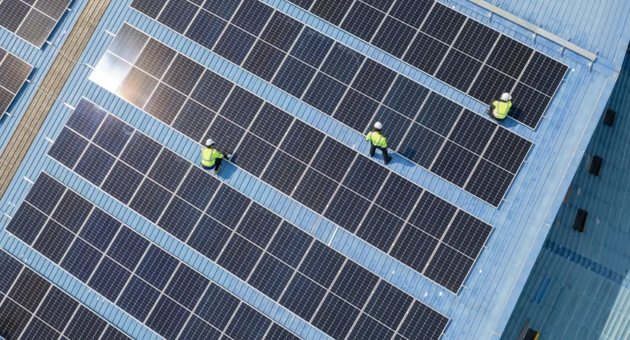 Une imprimerie abandonnée à New York se transforme en centre solaire communautaire.