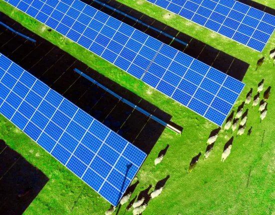 « Vers un solaire à 3 cents : Les États-Unis en quête d'une énergie abordable d'ici 2030 face à l'évolution des crédits d'impôt et à la hausse de la demande »