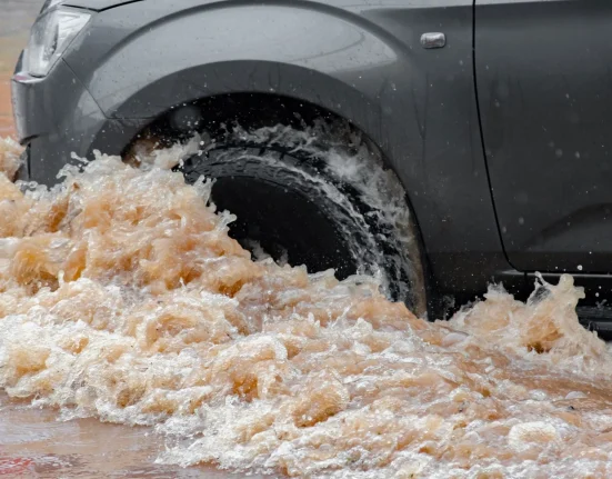 Vidéos saisissantes des inondations meurtrières en Virginie-Occidentale : rescues et évacuations en cours