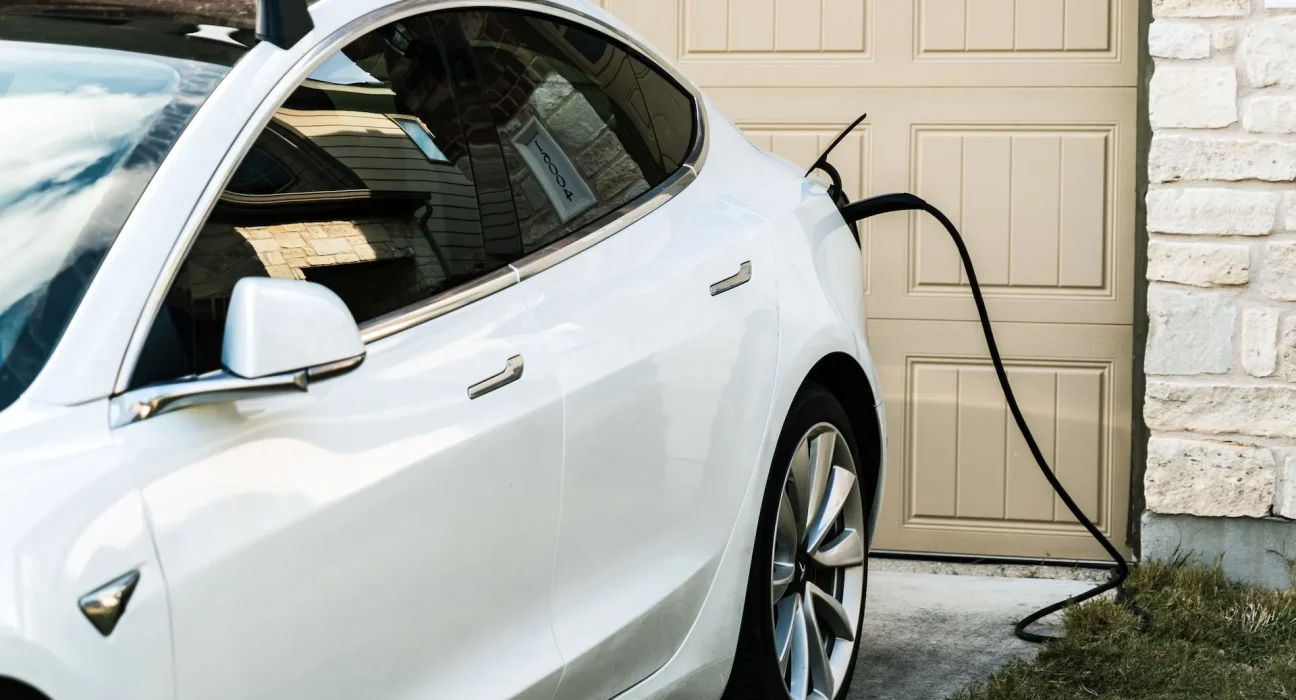 Des chercheurs britanniques révèlent que les véhicules électriques à peau solaire pourraient mieux protéger les batteries que d'augmenter leur autonomie.