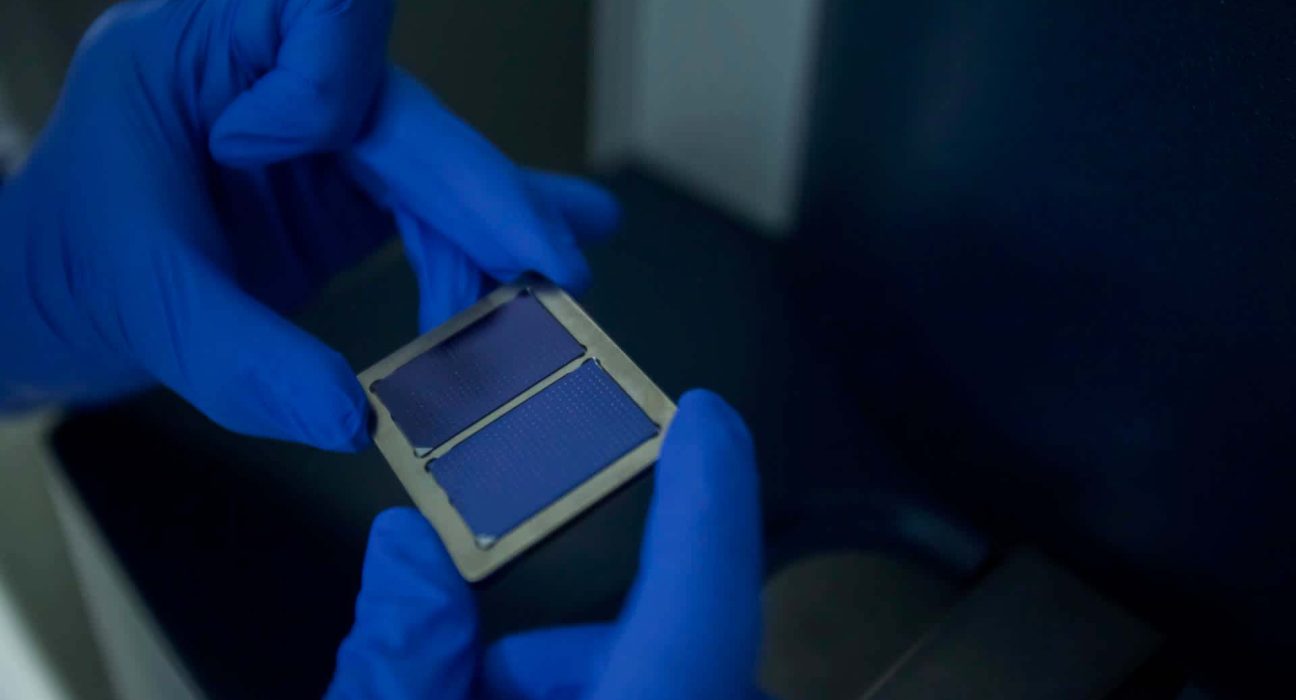 Des chercheurs chinois surmontent le défi du solaire tandem, atteignant une efficacité de laboratoire de 34 %.