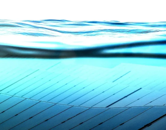 Des panneaux solaires sous-marins révolutionnaires dévoilés par des chercheurs.