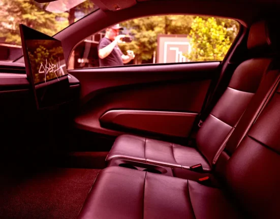 Des trajets psychédéliques : Comment les cyber-taxis transforment de courtes courses en cauchemars d'une heure.