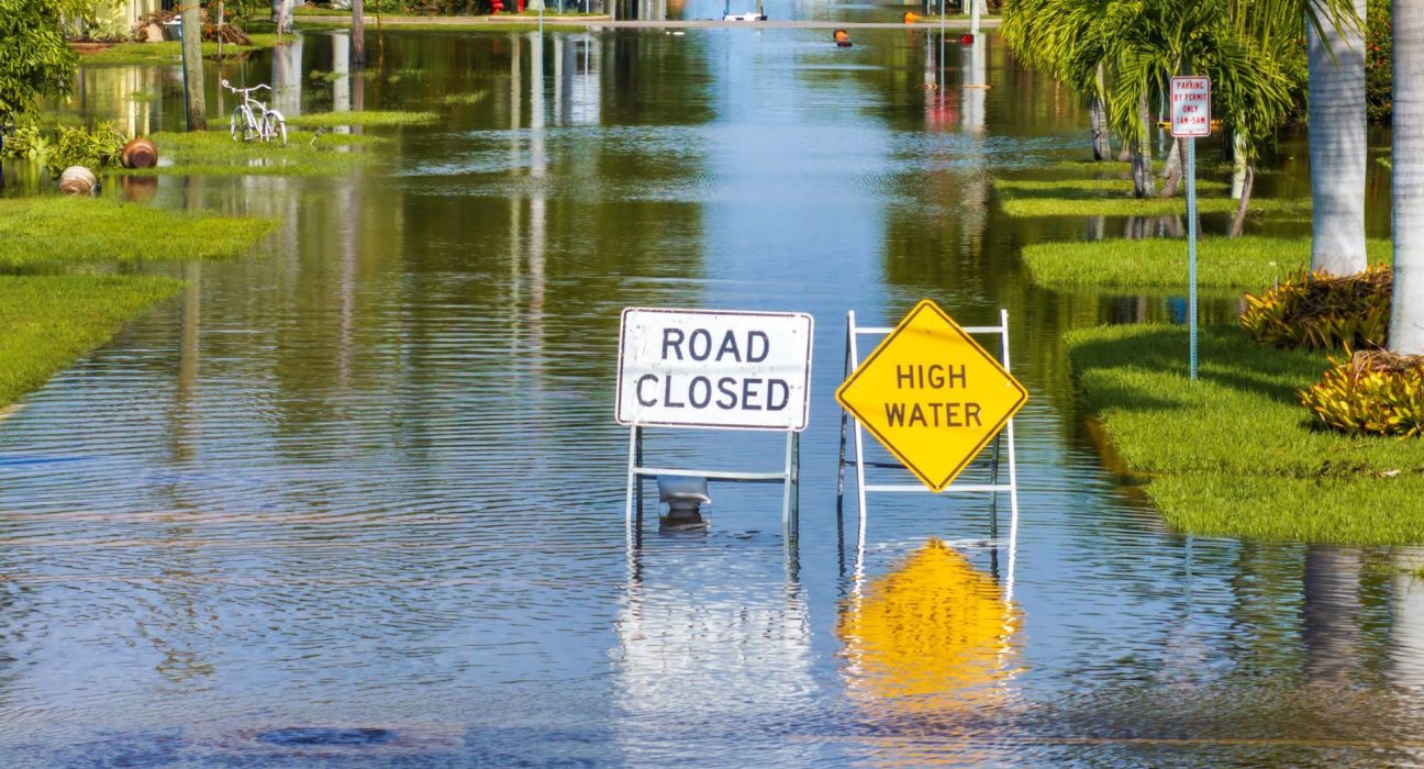 Florida reçoit 'WAZE pour les inondations', mais 37 caméras menacées par un manque de financement en 2026.