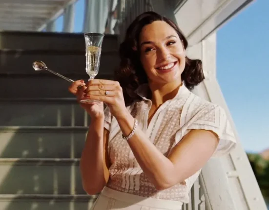Gal Gadot dans un Film IA Éblouissant sur les Merveilles du Bitcoin