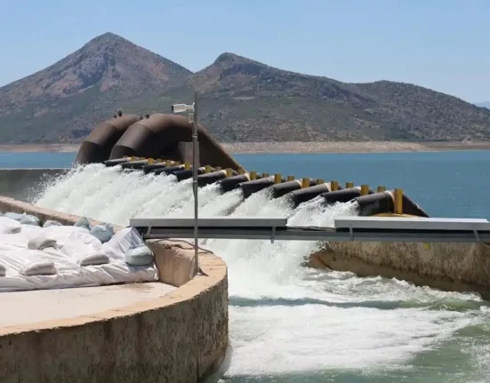 La Grèce intensifie le 'minage des eaux usées' pour transformer les eaux résiduelles en eau d'irrigation face à la pression des ressources.