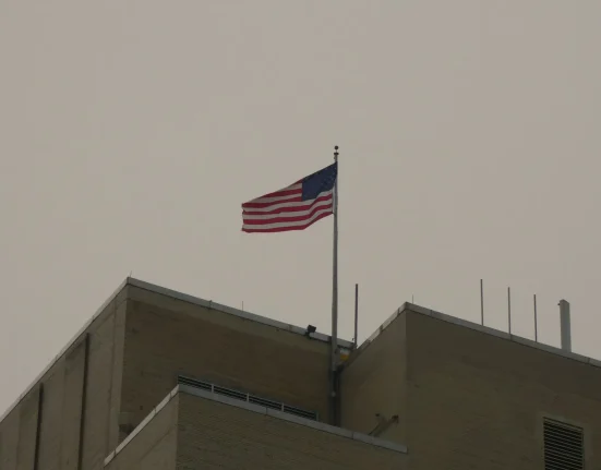 L'arrêt des surveillances de la qualité de l'air par l'ambassade américaine entraînerait une hausse de la pollution de 24 à 33 %