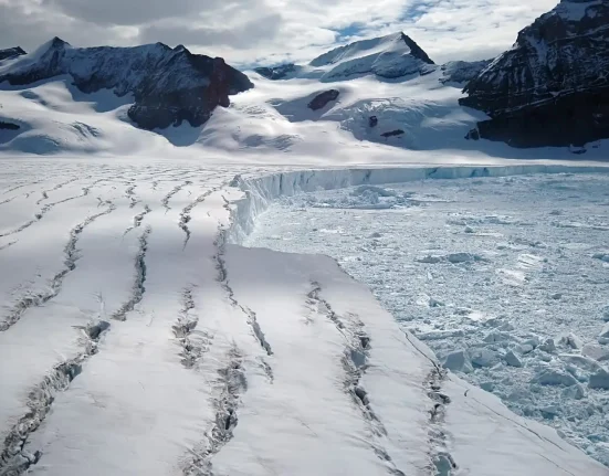 Le Glacier de l'Apocalypse en Antarctique : Une Étude Révèle des Centaines de Séismes Glaciaires Rares