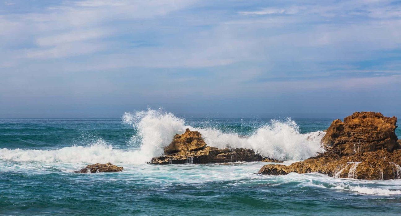 Les températures moyennes de surface des océans atteignent un nouveau record de 21°C, suscitant l'inquiétude des scientifiques.