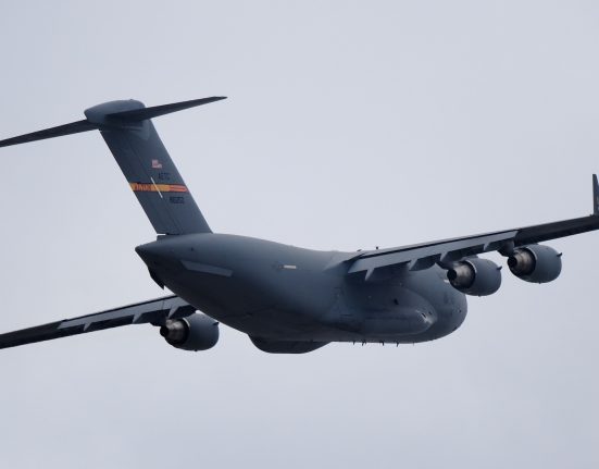 L'escadrille de l'Air Force américaine fait demi-tour en raison d'un avertissement concernant l'espace russe lors d'un vol vers l'Antarctique depuis la Nouvelle-Zélande.
