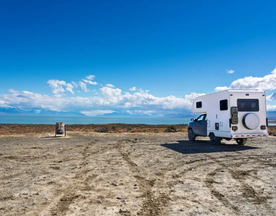 Propriétaire de camion de camping recherche conseils : quels pièges éviter lors de l'achat de panneaux solaires d'occasion et l'importance de la tension