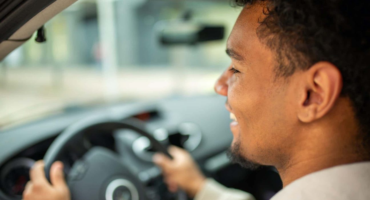 Propriétaires de véhicules électriques : la montée des prix du carburant transforme les moqueries en fierté.