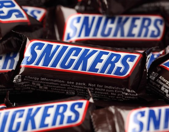 Snickers lance une barre de chocolat numérique à 'nourrir' à l'IA pour corriger ses mauvaises réponses