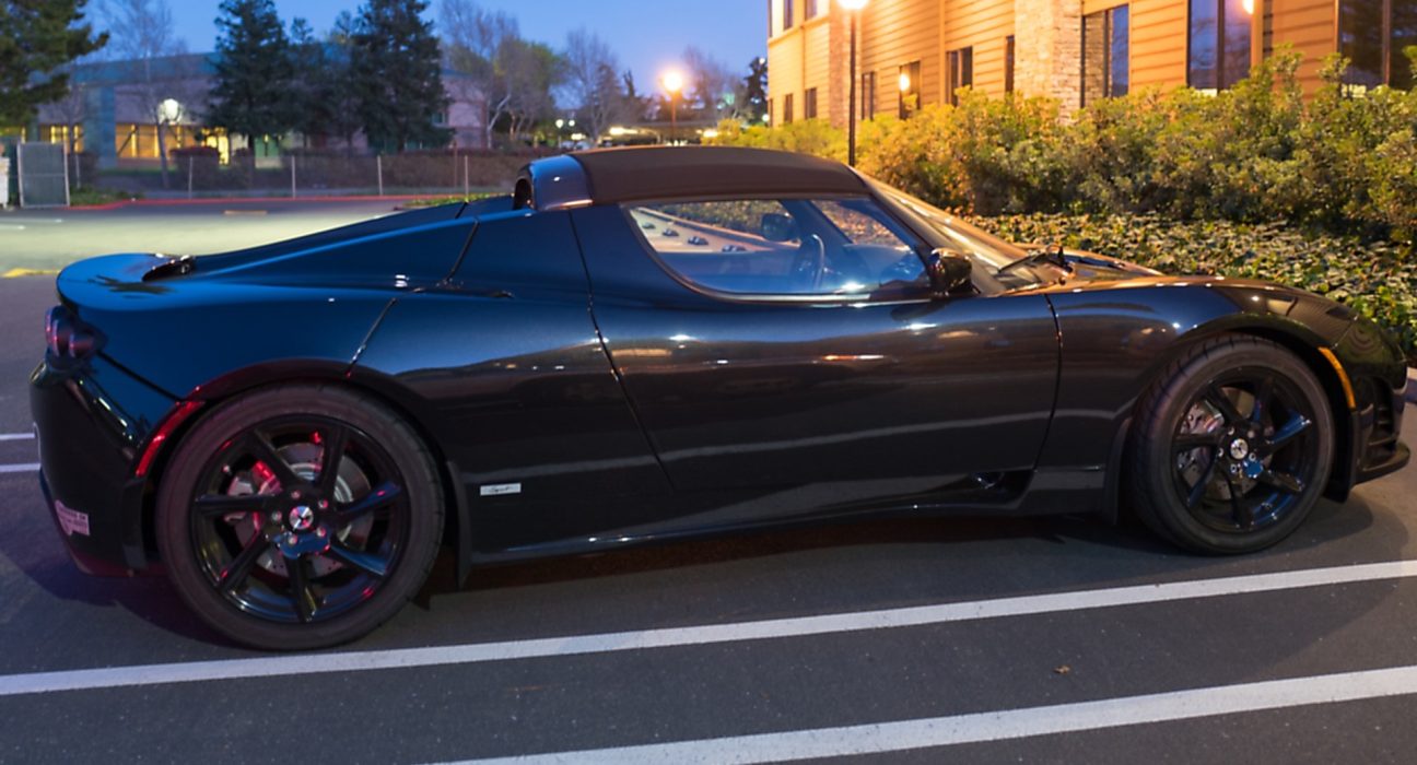 Tesla relance les réservations du Roadster à 50 000 $, tandis que les acheteurs de 2017 attendent toujours