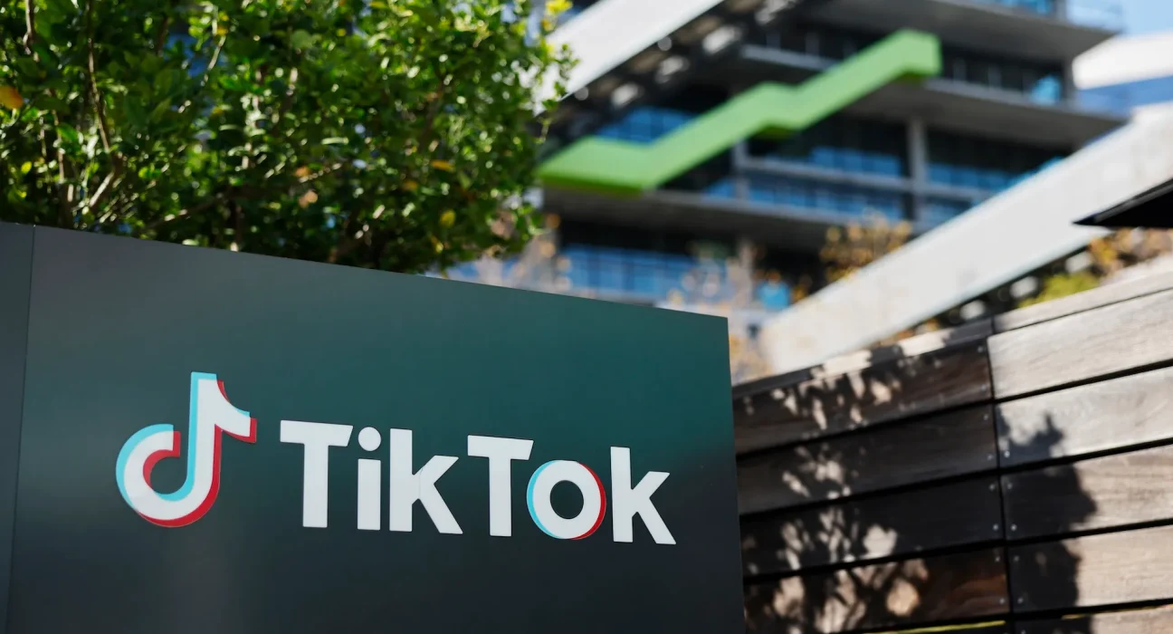 Un acteur de voix japonais poursuit TikTok pour avoir cloné sa voix bariton "lustre".
