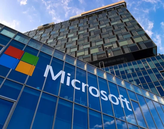 Un développeur explore Microsoft Paint et Photos, découvre un filigrane invisible sur les images générées par l'IA.