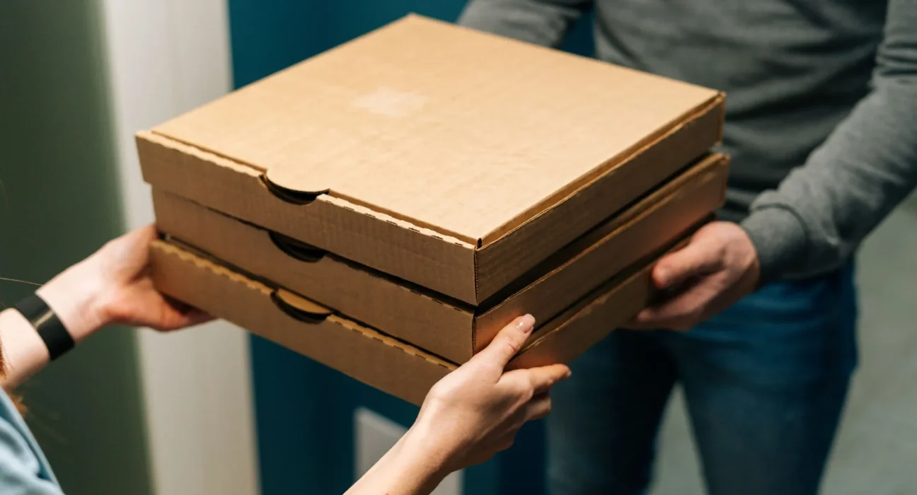 Un homme risque 8 ans de prison après avoir envoyé des centaines de pizzas à des inconnus.