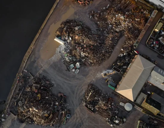 Un législateur du New Jersey plaide pour un renforcement de la réglementation des ferrailles après 13 incendies en 6 ans dans une installation