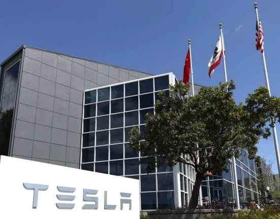 Un propriétaire californien lutte toujours pour recharger son Powerwall 3 à plus de 50% après des réparations