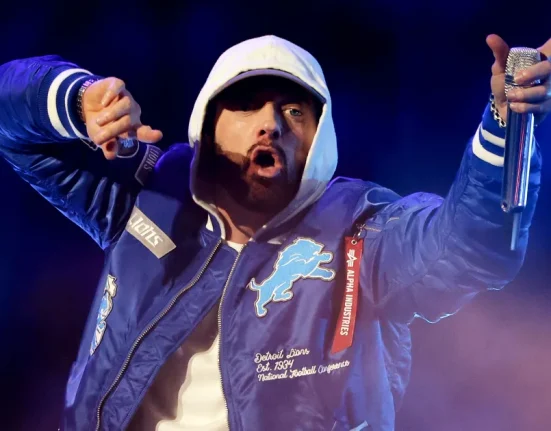 Une chanson d’Eminem générée par IA recueille 120 000 vues sur YouTube, surpassant même ses morceaux authentiques.