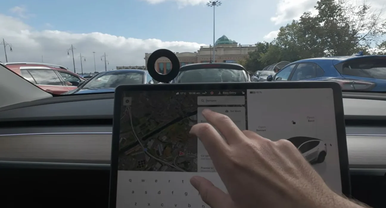 Une famille britannique parcourt 450 miles en Tesla durant un week-end chargé pour tester la domination des stations de recharge.