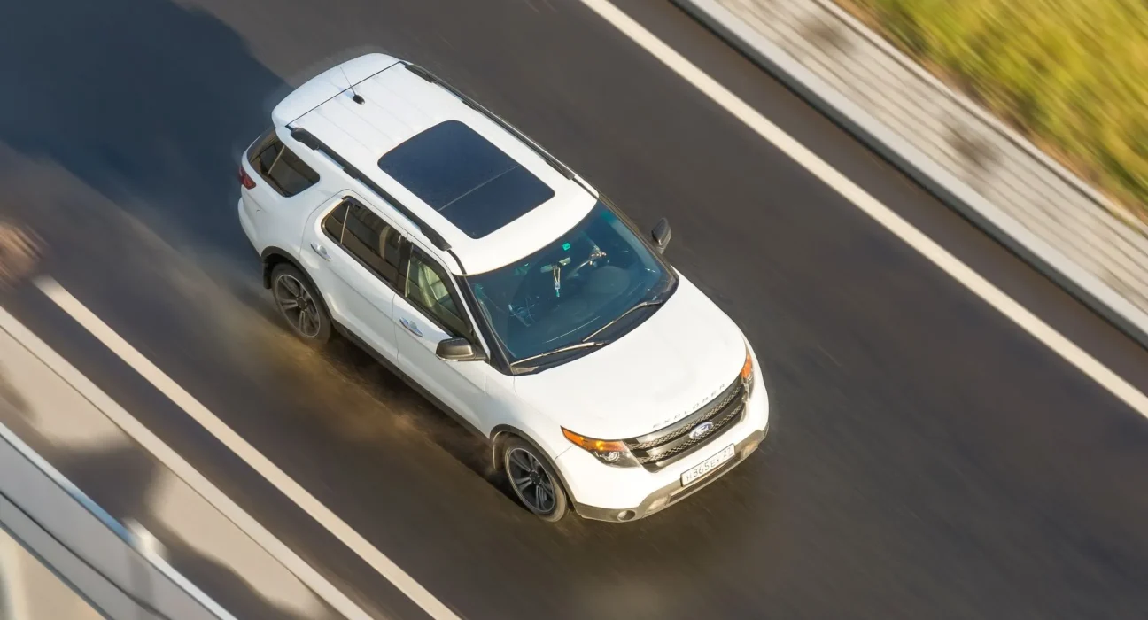 Une famille face à un dilemme : vendre son SUV à essence après l'acquisition d'un second véhicule électrique