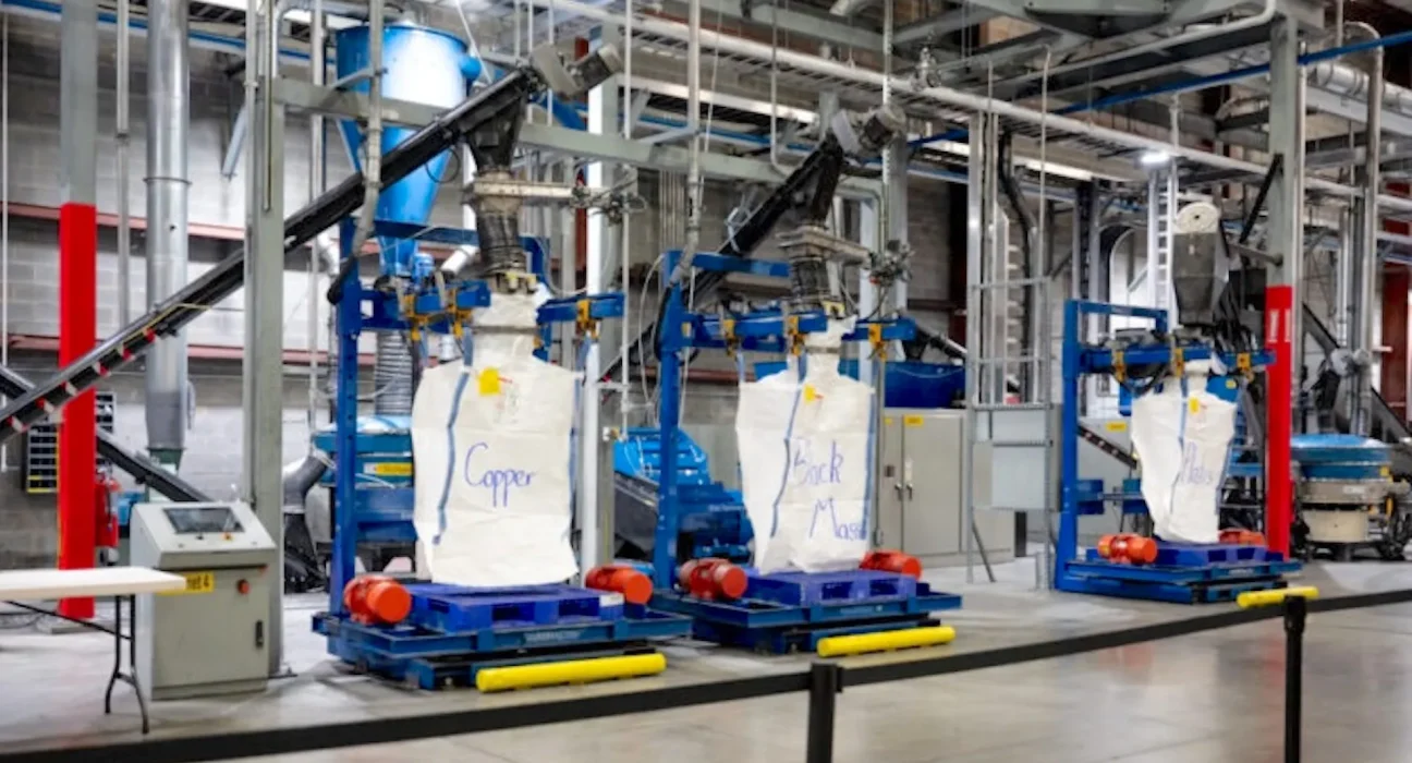 Une nouvelle startup renoue avec l'activité d'une ancienne usine de recyclage de batteries, apaisant les craintes concernant le lithium aux États-Unis.
