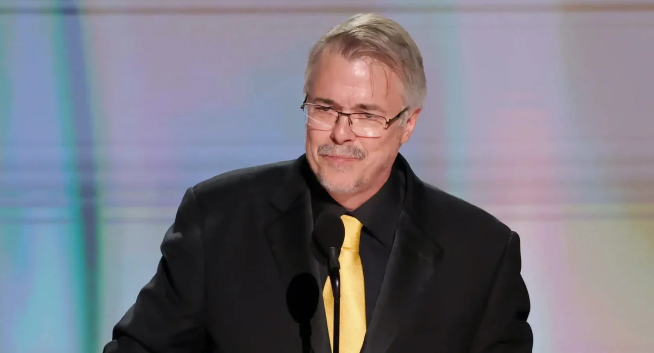 Vince Gilligan dénonce l'IA : "Elle rend nos vies 'inutiles et irrélevantes' au profit des milliardaires."