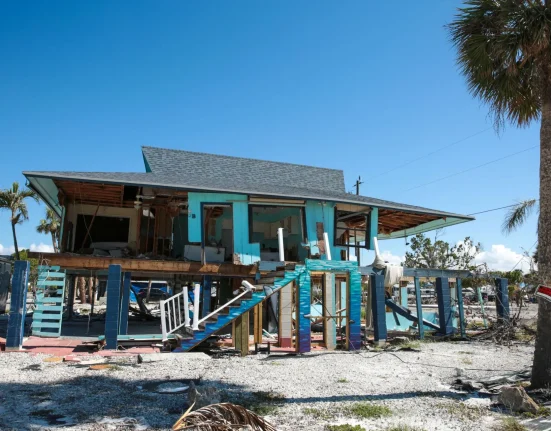 94 millions de dollars en aide pour renforcer les infrastructures électriques et protéger les habitations vulnérables en Floride