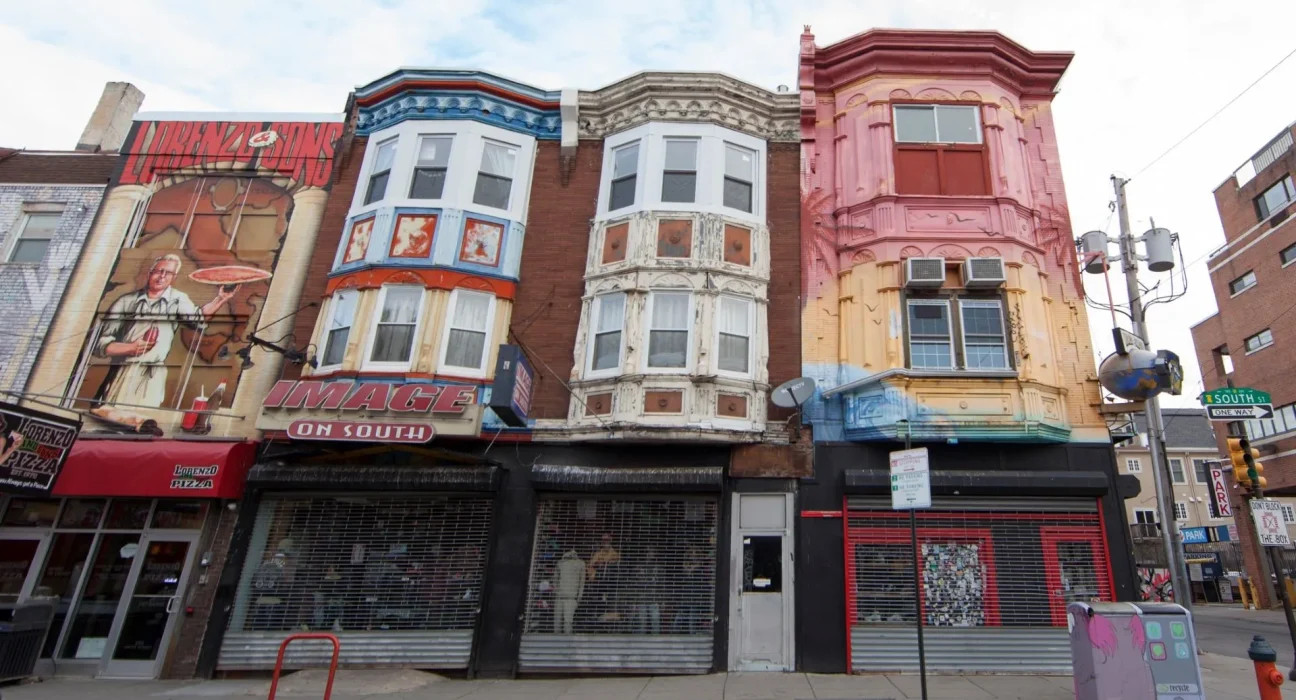 À Philadelphie, les locataires dénoncent une mauvaise interprétation des demandes de réparation par l'IA des propriétaires, entraînant des frais de retard accumulés.