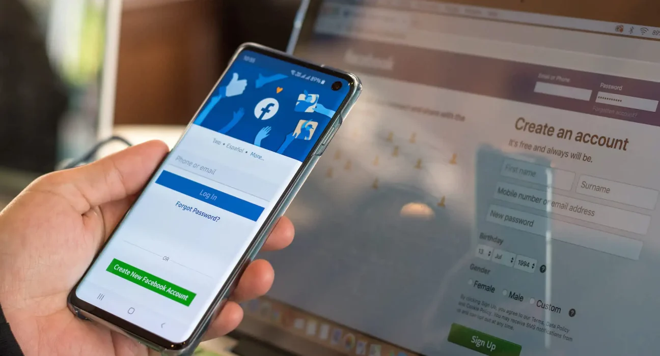 Alerte aux escroqueries : des publicités de réduction falsifiées sur Facebook et TikTok menacent vos données bancaires en temps réel.