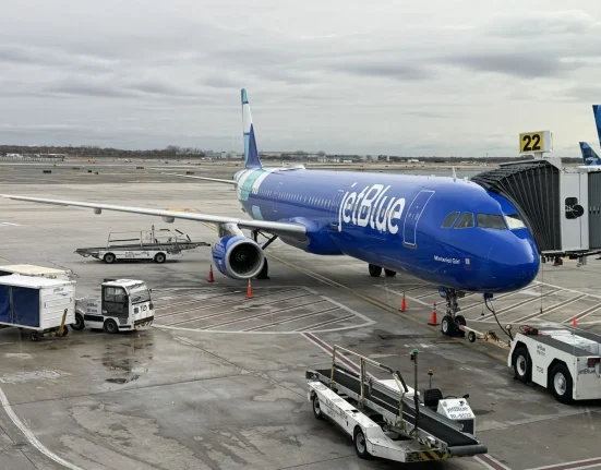 Appels de support JetBlue : Annulation des vols des 13 et 14 octobre, des réservations disparues qualifiées de 'phantômes'