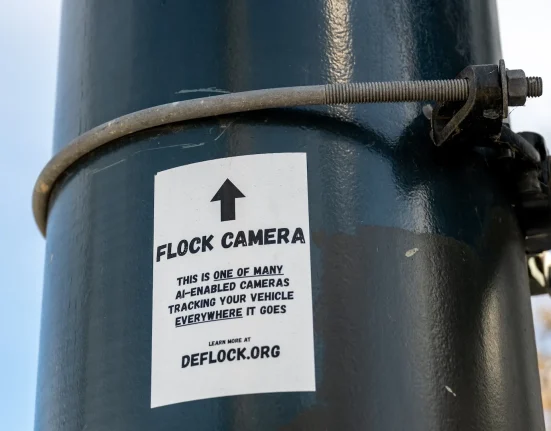 Au Colorado, un conseil municipal remet en question l'éthique des caméras Flock et envisage d'annuler un contrat de 27 500 $