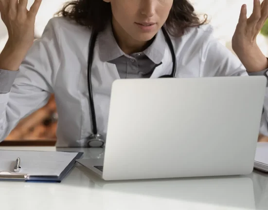 Au Royaume-Uni, les médecins généralistes confrontés à des plaintes en IA de 20 pages qui nuisent aux soins aux patients