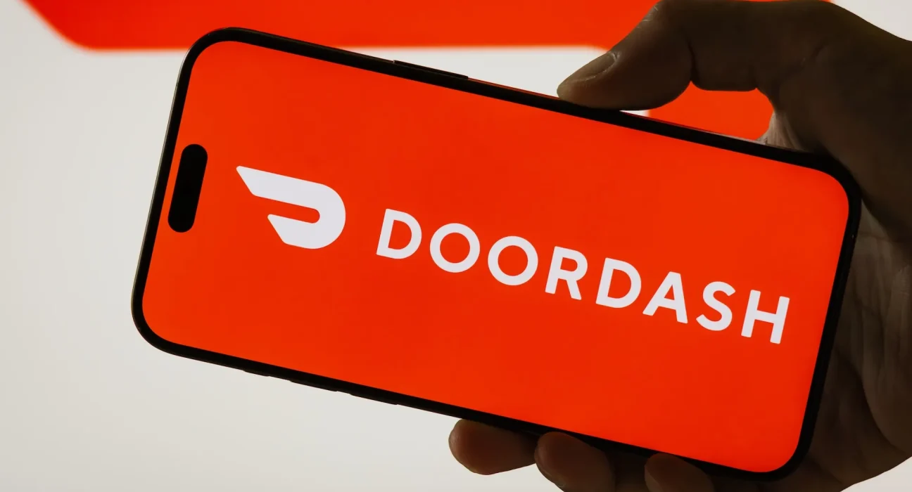 Client de DoorDash : un chatbot promet un remboursement complet, puis le refuse après l'annulation de la commande