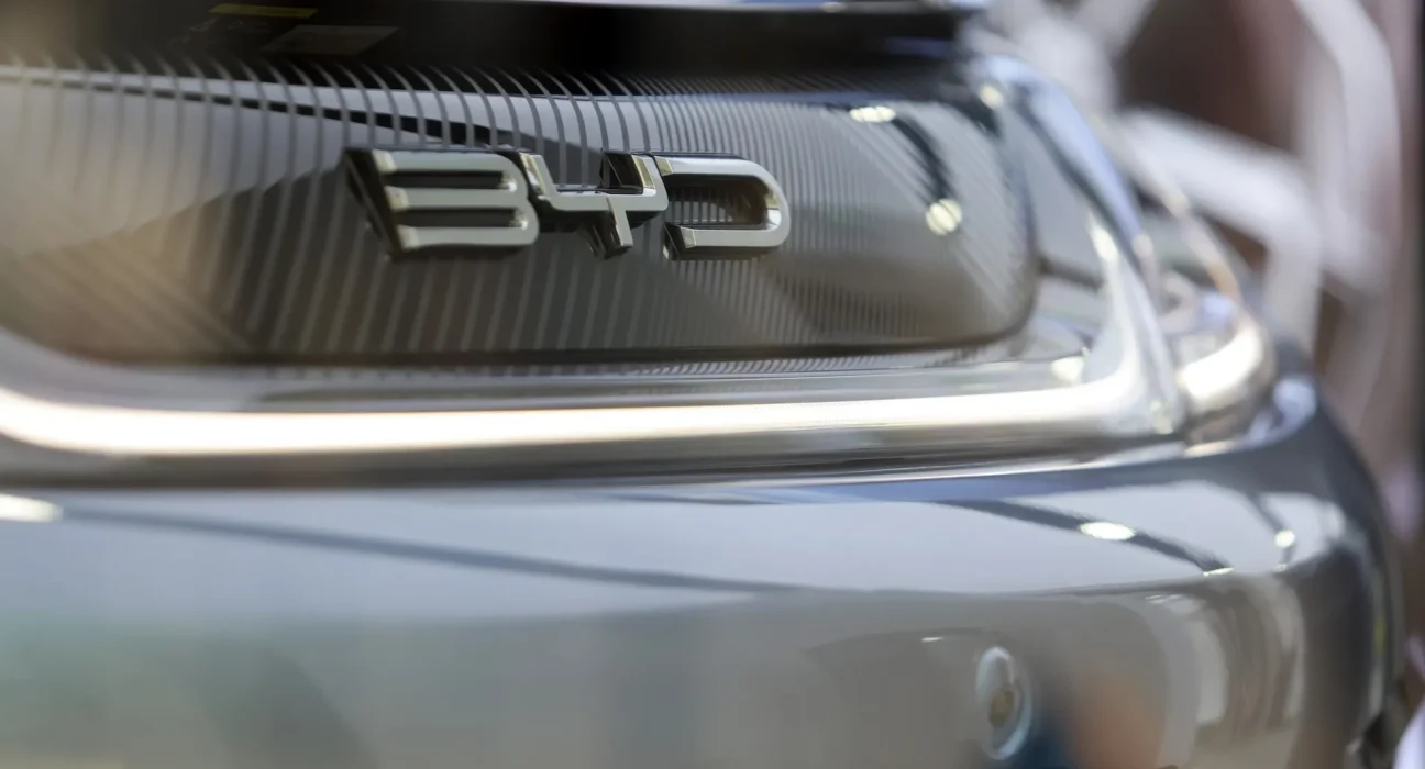 Denza N8 de BYD : Recharge de 10 à 70 % en cinq minutes et une autonomie de 1000 km en cycle CLTC.