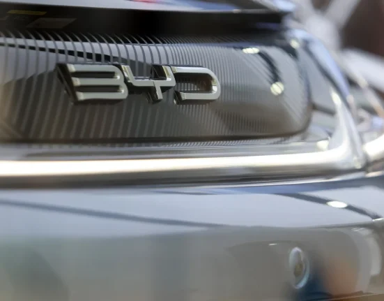 Denza N8 de BYD : Recharge de 10 à 70 % en cinq minutes et une autonomie de 1000 km en cycle CLTC.