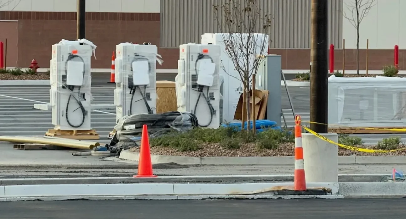 Des bornes de recharge rapide chez Costco : les conducteurs de véhicules électriques s'inquiètent des tarifs