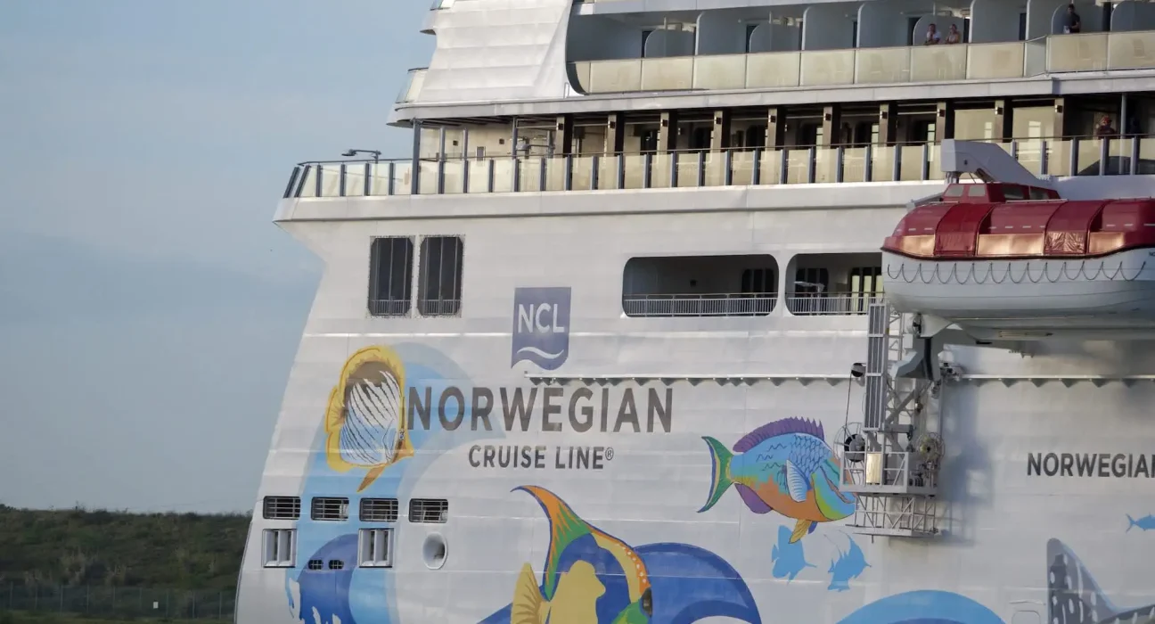 Des courriels frauduleux avec des détails de réservation réels ciblent les passagers de Norwegian Cruise, enquête en cours.
