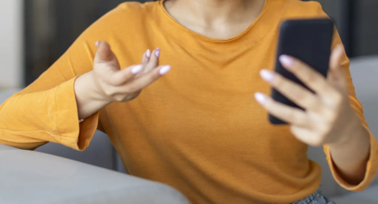 Des publicités alimentées par l'IA passent inaperçues, laissant les spectateurs perplexes sur la réalité