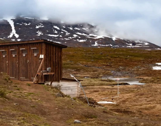 Des satellites surveillent les toilettes de montagne en Nouvelle-Zélande et pourraient bientôt aider à détecter les prédateurs.