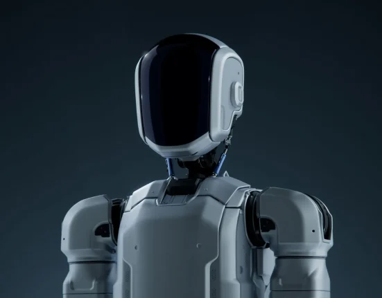 Duels d'Hommes-Machines : Un Combat Spectaculaire au Coeur d'une Cage