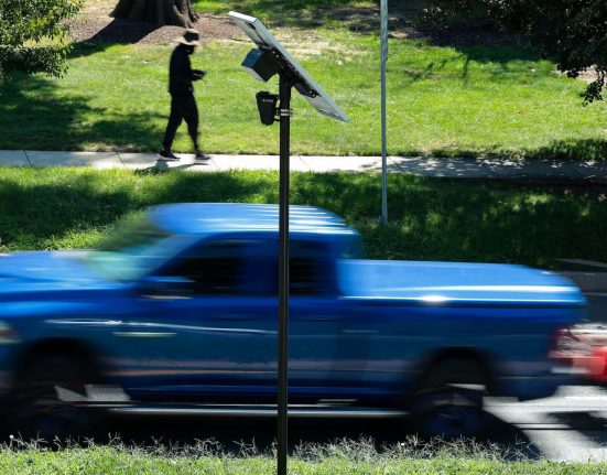 El Paso met un frein aux nouvelles caméras Flock en raison de préoccupations concernant la vie privée.